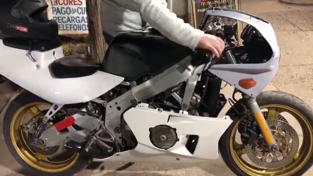 el rugido de la cbr 400 nc23 смотреть онлайн
