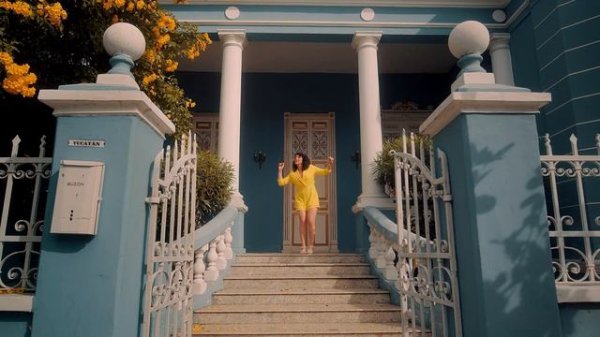 Marissa Mur - Aquí Me Tienes [Official Video]