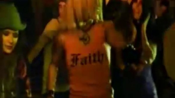 Gloria Trevi - Me Río de Ti "Videoclip Oficial"