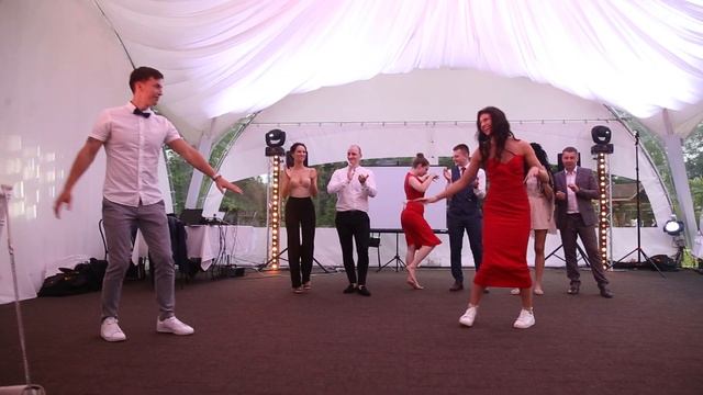 ЛУЧШИЙ ТАНЕЦ ГОСТЕЙ НА СВАДЬБЕ СМОТРЕТЬ СО ЗВУКОМ смотреть онлайн