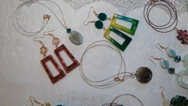В продаже ювелирные украшения из эпоскидной смолы ручной работы. Камень: натуральный агат. смотреть онлайн