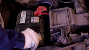 Замена стартерного аккумулятора на Renault Duster