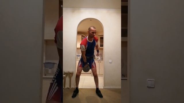 Толчок гири 32кг по длинному циклу. 10 минут. 60 подъемов. смотреть онлайн