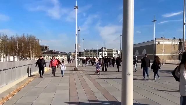 ?? Москва.Красивые русские люди гуляют.?? Moscow is festive.Beautiful Russian people walking?? смотреть онлайн