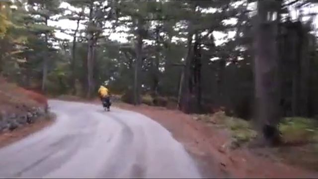 Спуск с Ай-Петри на велосипеде, серпантин смотреть онлайн