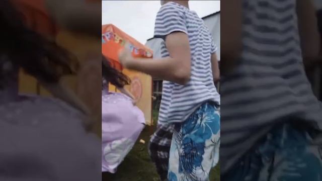 Праздник к нам приходит. Пилот