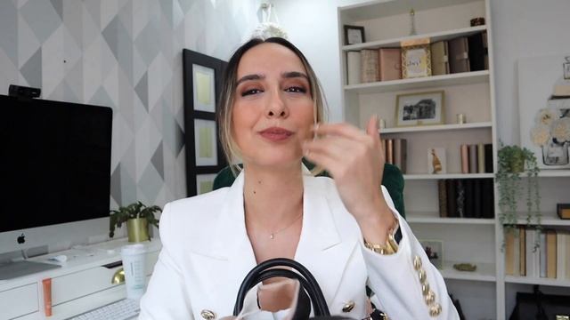 WHAT'S IN MY WORK BAG | Boss Lady Essentials 2022 смотреть онлайн