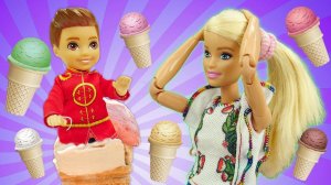 Барби на экскурсии! Фабрика мороженого Плей до. Смешные видео для детей