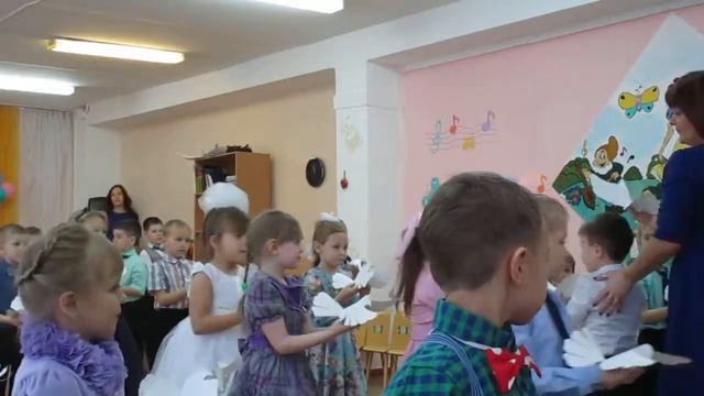 Танец с голубями.Dance with pigeons. смотреть онлайн