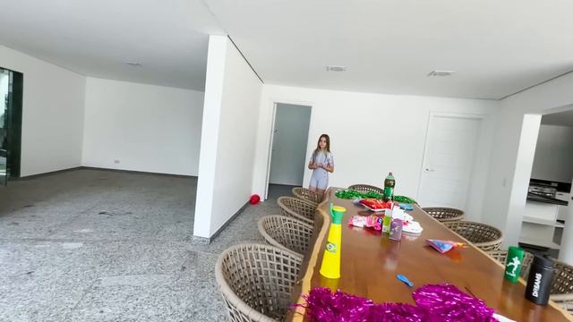 A MENINA ESTRANHA AFOGOU A ANINHA! смотреть онлайн