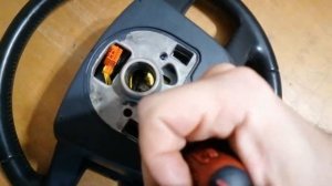 Как легко и правильно снять подушку безоп. водителя и не портить сам руль, на  Туареге.