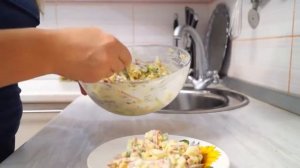 Простой салат с колбасой и кукурузой.Салат.