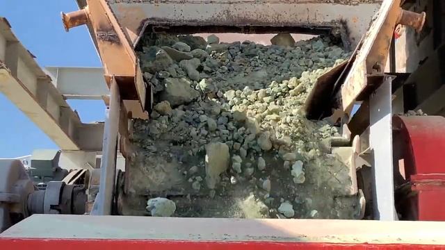 Крупность бентонита, подаваемого на вход первичной 3-валовой дробилки «Вердес» (Verdés), Испания