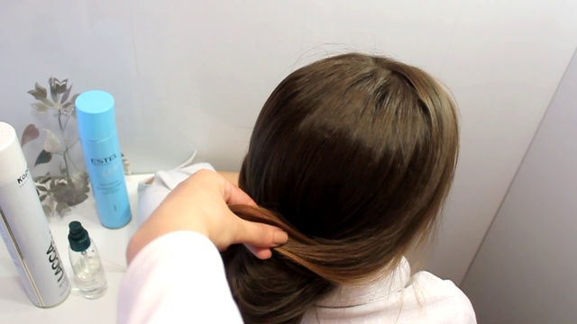 ПРИЧЕСКА НА ПОСЛЕДНИЙ ЗВОНОК! КАК СДЕЛАТЬ ПУЧОК С ПОМОЩЬЮ РЕЗИНКИПРОСТАЯ И ЛЕГКАЯ ПРИЧЁСКА DIY промо смотреть онлайн