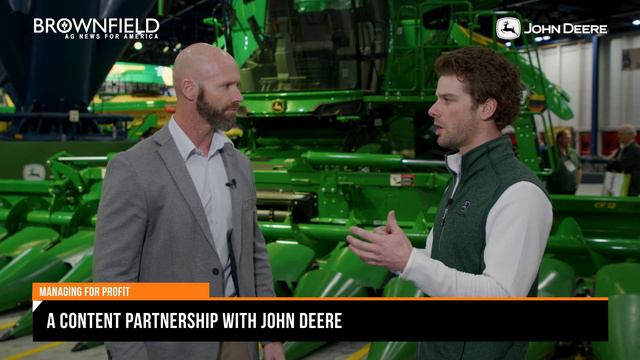 John Deere S7 Combine