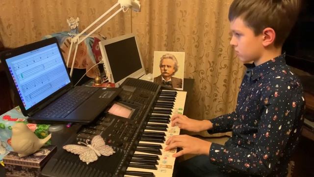 SOFT MOZART Winter Recital 2019-2020 Andrey (7). Григ - Утро смотреть онлайн