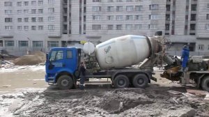 Заливка бетона через автобетононасосы. БалтБетонКомплект СПб. Мегалит