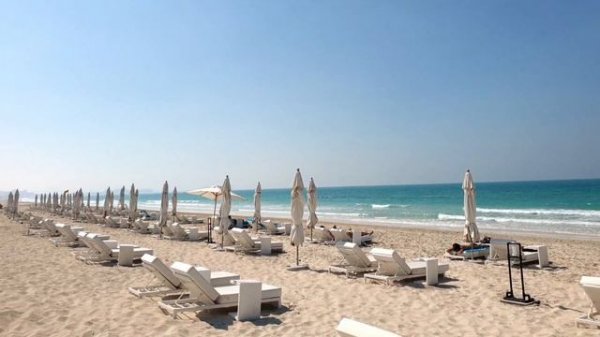 SAADIYAT BEACH CLUB, ABU DHABI | SAADIYAT ISLAND, ABU DHABI | AMAZING SISTERS