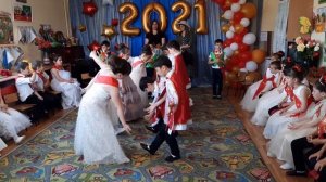 Бальный танец на выпускном в детском саду