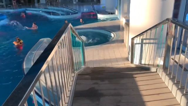 ПОЛНЫЙ ОБЗОР АКВАПАРКА ЛЕБЯЖИЙ В МИНСКЕ | МИНУСЫ АКВАПАРКА ЛЕБЯЖИЙ | ГОРКИ НА УЛИЦЕ | ДЕТСКАЯ ЗОНА смотреть онлайн