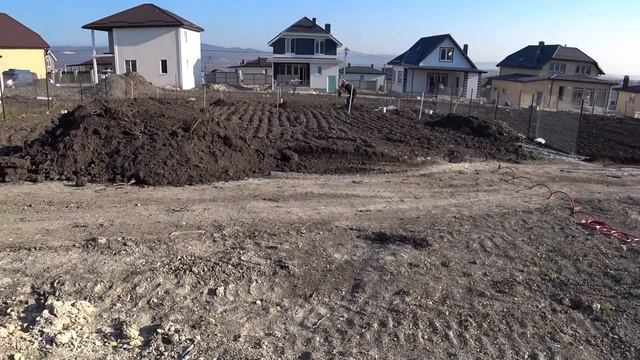 Первые работы на участке Сажаем деревья смотреть онлайн