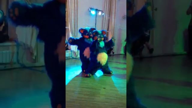 Танцы медведей )) смотреть онлайн