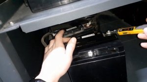 Как пользоваться индикатором - пробником IEK ОП-2э. Детектор скрытой проводки