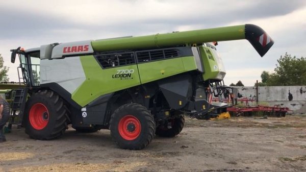 Первый в Украине CLAAS LEXION 7700 / Самый производительный комбайн в мире!