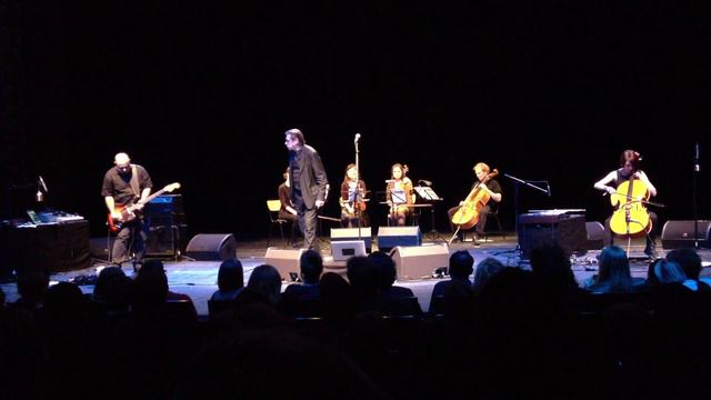 Blixa Bargeld & Teho Teardo - Soli si muore (Cover) (live@Volksbühne, Berlin, 27.9.2013) смотреть онлайн