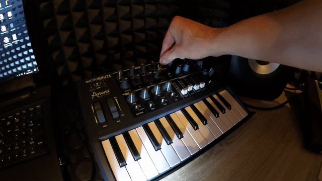 Synthwawe ARTURIA MICROBRUTE BASS design by Qwertyx смотреть онлайн