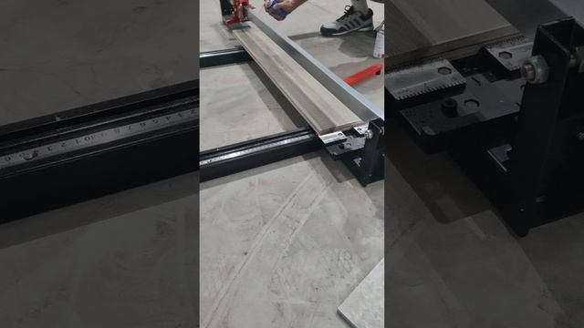 А твой плиткорез так может? Попробуй!!! Режем плитку полукругом! смотреть онлайн