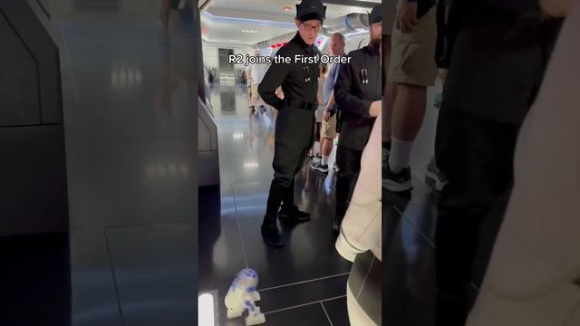 Captured by a stormtrooper. #starwars #disney #droidplay смотреть онлайн