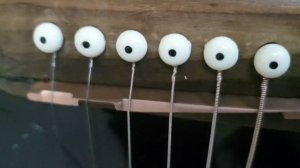 Обновил порожек нижний на гитаре.