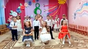 Оркестр шумовых инструментов. 8 Марта- старше подготовительная группа - "Оладушки" .