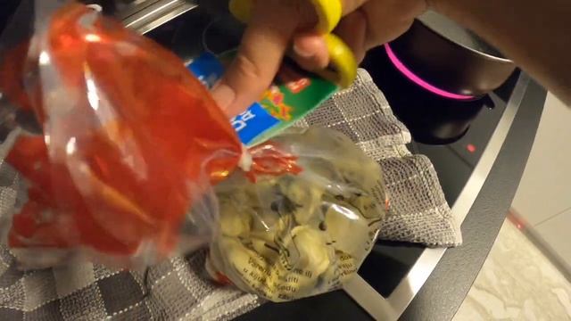 Пельмени из Монтенегро. Странные русские в Монтенегро со своими пельменями не ездят! смотреть онлайн