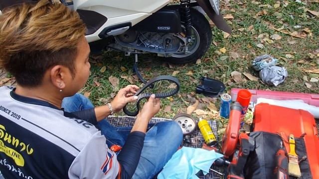 HONDA LEAD 125 #อู่บ้านสวน เปลี่ยนชามโช๊คหน้ารถนอกสถานที่ смотреть онлайн