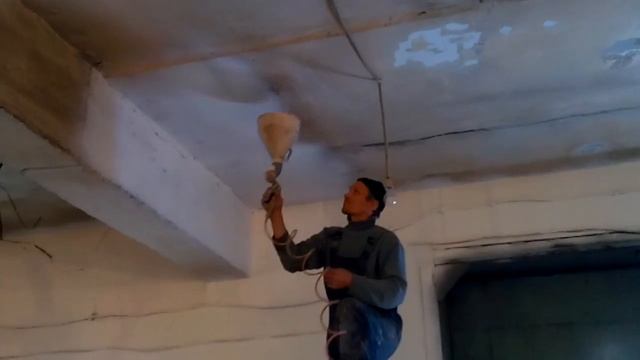Покраска потолка картушным пистолетом!!! смотреть онлайн