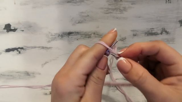 Вяжем шапку спицами. Подробный мастер класс с расчетами на несколько размеров. смотреть онлайн