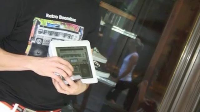 Retro Boombox Music Player app for iPad launch - Pitt St Mall, Sydney - Nov 2011 смотреть онлайн