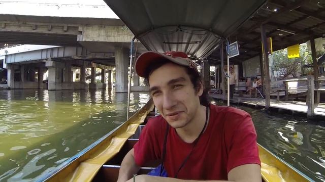 На моторной лодке за 15 бат едем в трущобы Бангкока в баню смотреть онлайн