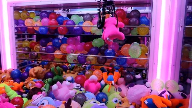 New Claw Machine prizes! We must win some of them! смотреть онлайн