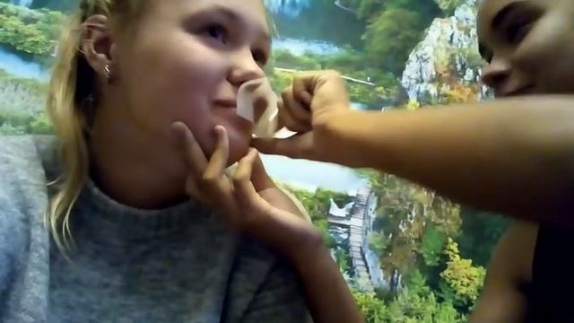 Клеем восковые полоски на губы за мороженое смотреть онлайн