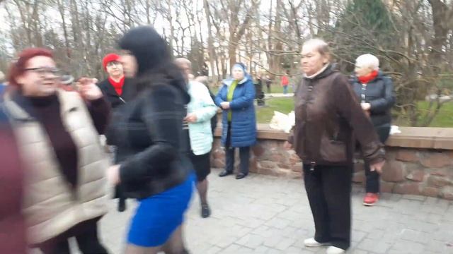 Девочки -конфеточки .Игорь Пермский.В Гомельском парке 08.04.2023. смотреть онлайн