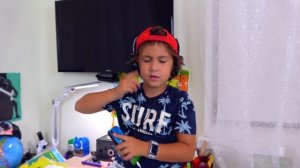 Аминка СКРЫВАЕТ от Брата ПОДАРОК... Камиль ЖАДНИЧАЕТ и Не ХОЧЕТ Делиться! Для Детей kids children