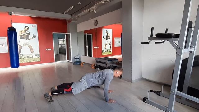 Отжимания от пола руки шире плеч смотреть онлайн