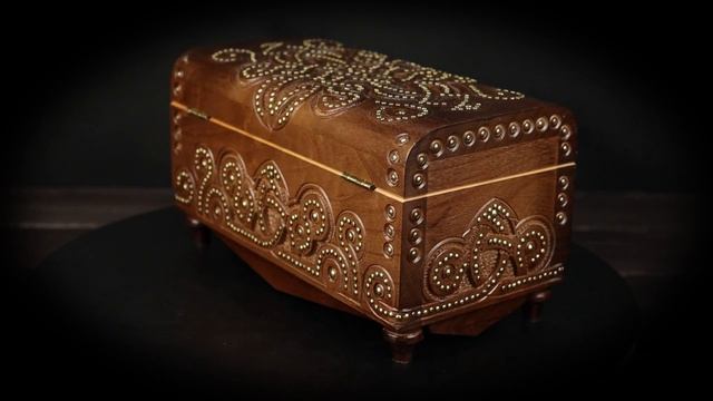 Шкатулка для украшений резная с металом темная ручной работы сложный рисунок деревянная 25х12см  вы