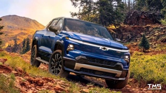 The 2024 Chevrolet Silverado EV Has Less Power, More Range Than the GMC Hummer EV смотреть онлайн