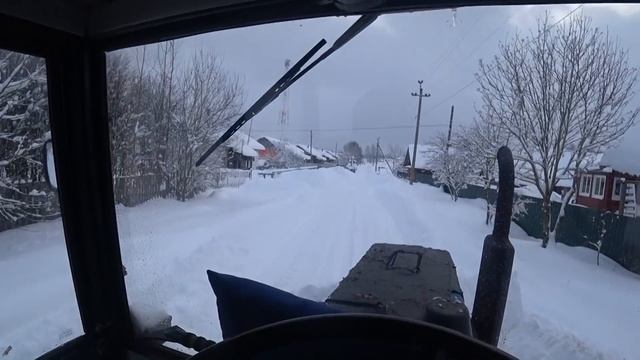 БИТВА со СНЕГОМ на тракторе МТЗ 82 смотреть онлайн