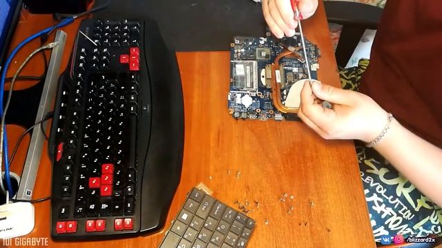 ??Разборка и Чистка ноутбука Acer 5750G / ? Как разобрать ноутбук / Disassemble Cleaning смотреть онлайн