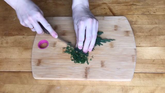 Когда они ГОРЯЧИЕ ОТ НИХ НЕ ОТОРВАТЬСЯ! Сырные блины с зеленью смотреть онлайн